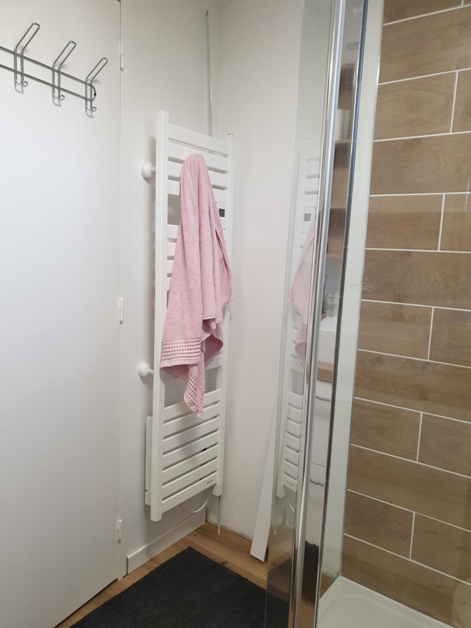 Chambre Privee Dans Petite Maison Typique モンティヴィリエ エクステリア 写真